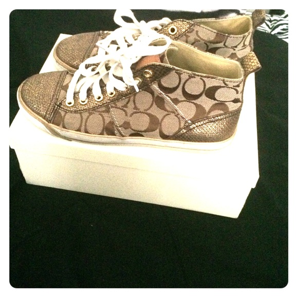 Authentic coach shoes😍
