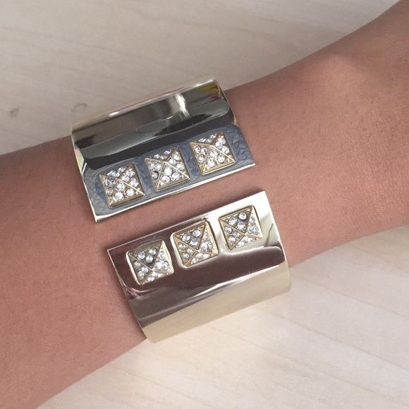 Victoria's Secret gold bracelet - Picture 4 of 4