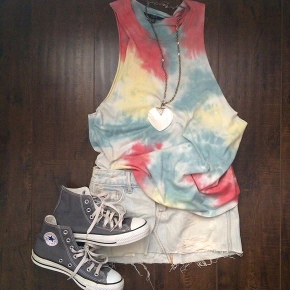 **ACCEPTING ALL OFFERS, donating by April 30** Obey | skater tank in tie dye