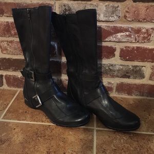 Kaya new without tags black boot with double zips!