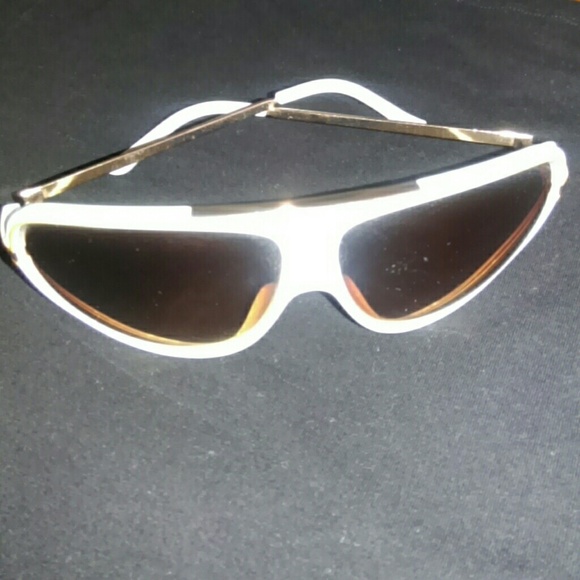 New White with gold Aviator Sunglasses NWOT
