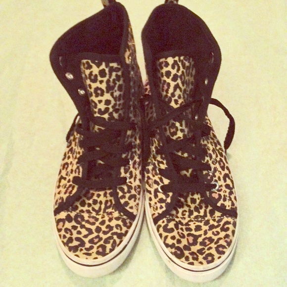 Leopard print hi-tops with snaps & black laces