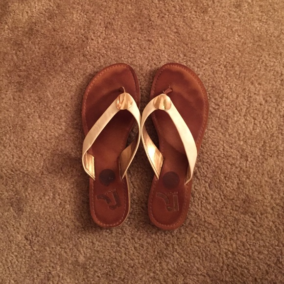 Report Sandals