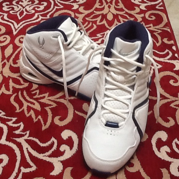 MENS BASKETBALL NIKE AIR SHOES SIZE 11.5🏀🏀🏀