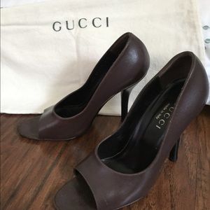 EUC Authentic Tom Ford era Gucci peep toe pumps
