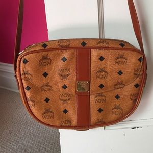 MAKE AN OFFER! moving and need to sell!