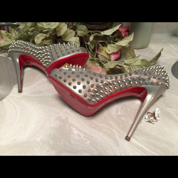 Christian Louboutin cream color spiked  heels s41 - Picture 4 of 4