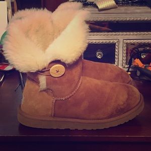 Bailey button brown ugg boots