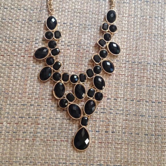 Black and gold adjustable bib statement necklace - Picture 2 of 4