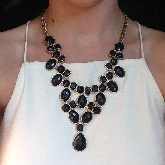 Black and gold adjustable bib statement necklace - Picture 4 of 4