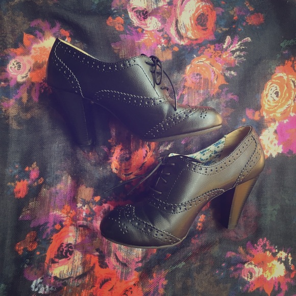 American Eagle Lace Up Booties