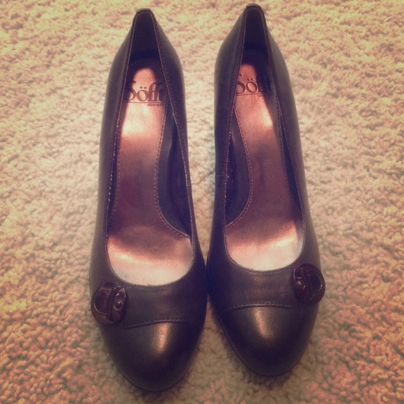 Brown Sofft leather kitten heels