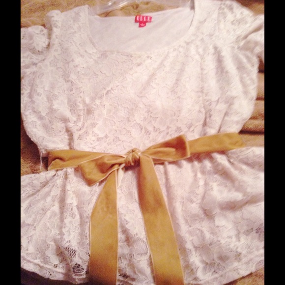 ELLE Lace Peplum Ivory Top with Belt. Donated. - Picture 2 of 4