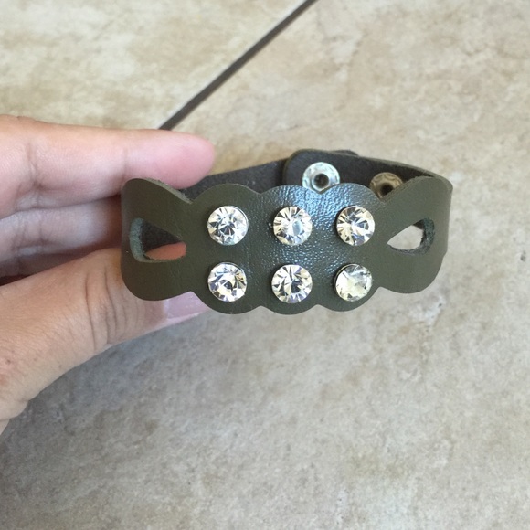 Bracelets - Picture 2 of 4