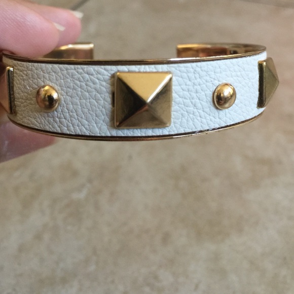 Bracelets - Picture 4 of 4