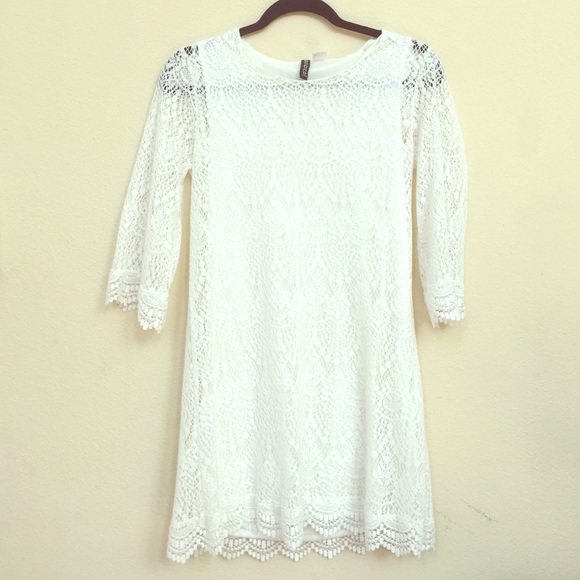 Dresses & Skirts - Lace dress