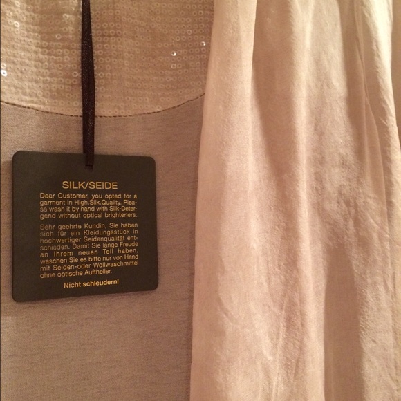 ⛔️GONE⛔️Piazza Roma Silk Shirt🌺 - Picture 3 of 4