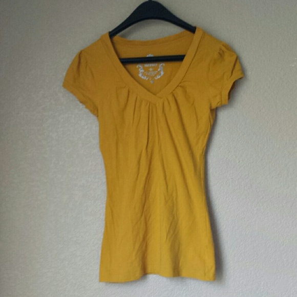 Mustard yellow v-neck tshirt