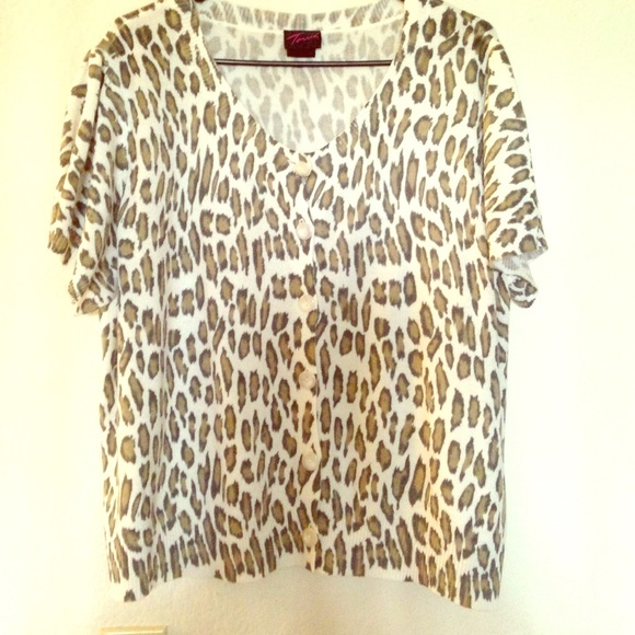 Short sleeved leopard print cardigan.
