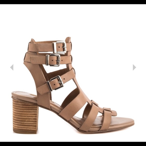 FABULOUS BCBGeneration Ronan Sandal