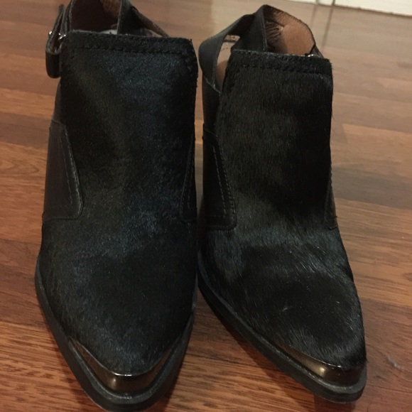 F21 black mule size 7