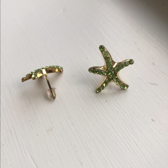 ❌SOLD IN BUNDLE❌Green starfish earrings - Picture 2 of 3