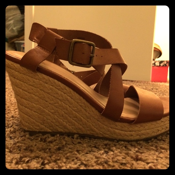 Gap summer wedges