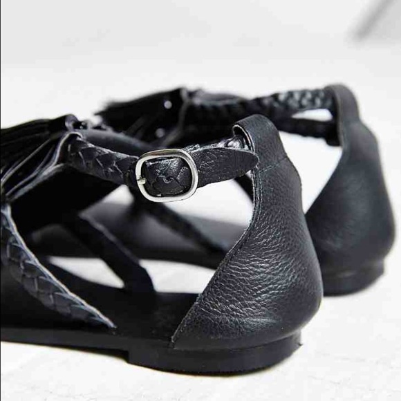 Urban Outfitters Ecote Black Leather Tassel Sandal - Picture 2 of 4