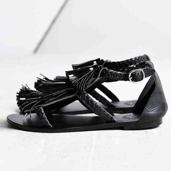 Urban Outfitters Ecote Black Leather Tassel Sandal - Picture 3 of 4