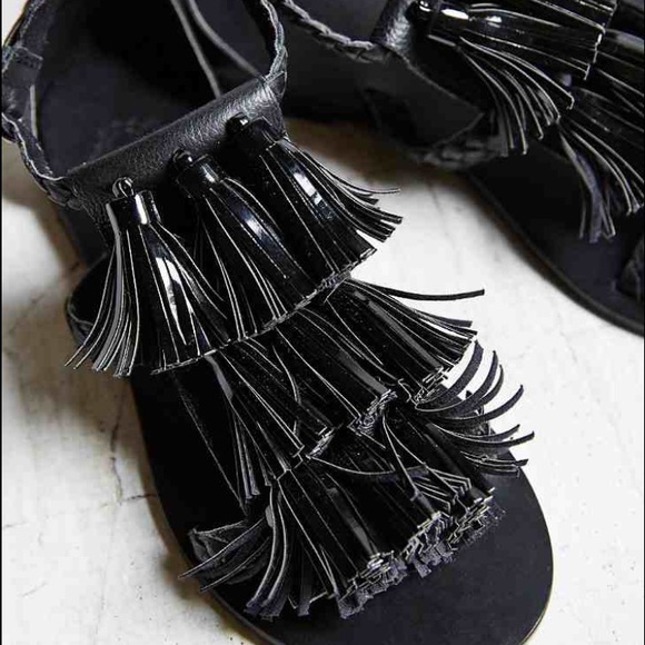 Urban Outfitters Ecote Black Leather Tassel Sandal - Picture 4 of 4