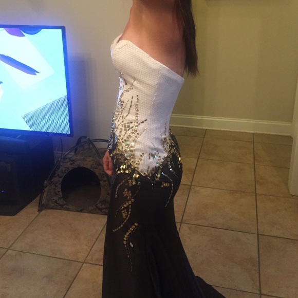 Long black and white prom dress - Picture 3 of 3