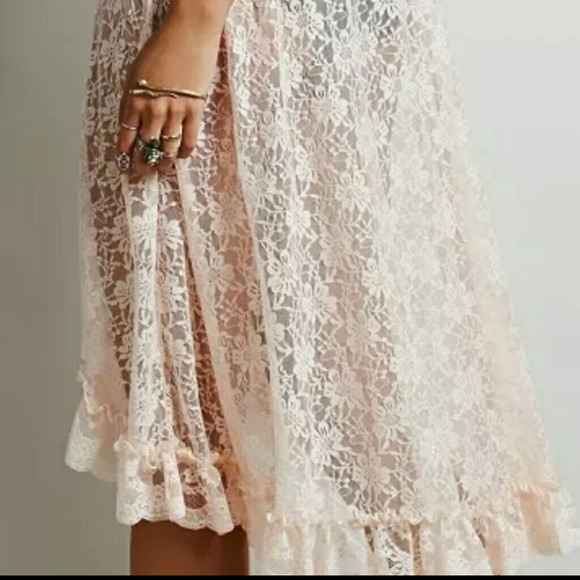 Cream Lace Dress - Picture 4 of 4