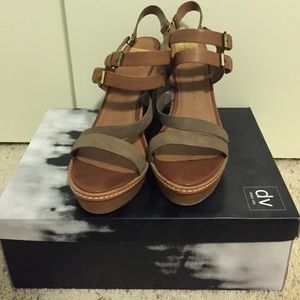 Dolce Vita Jobin Wedges Size 10