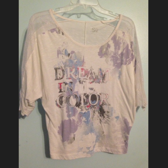 Three quarter length sleeve,reads "Dream in Color"
