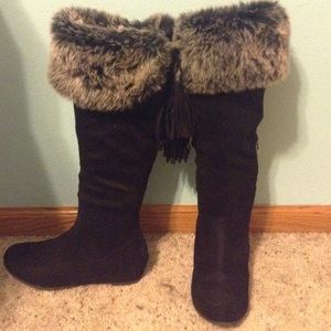 Black fabric boots with fur at the top
