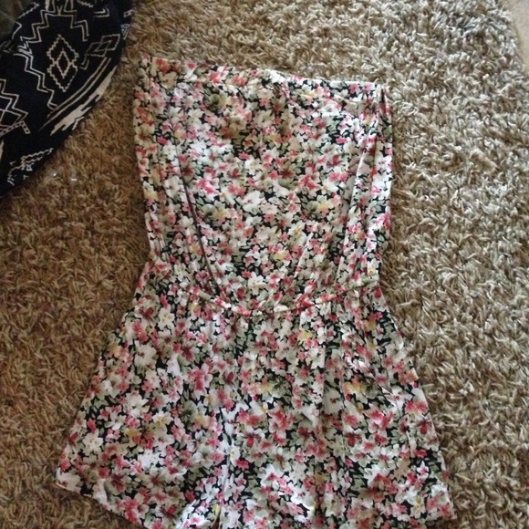 flowered romper - Picture 1 of 1