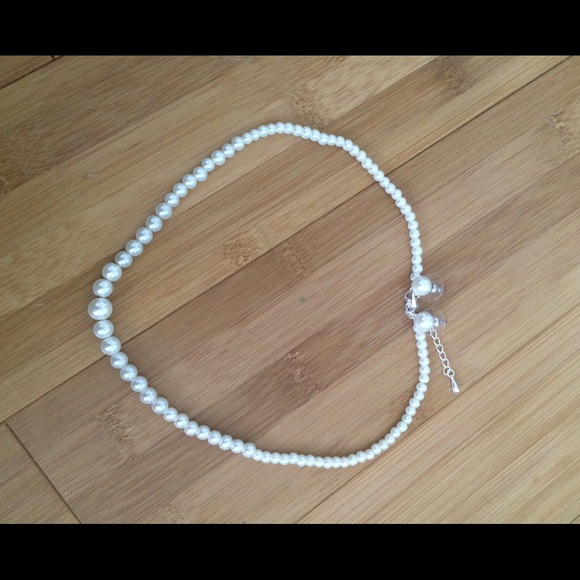 NEW pearl necklace with matching earrings