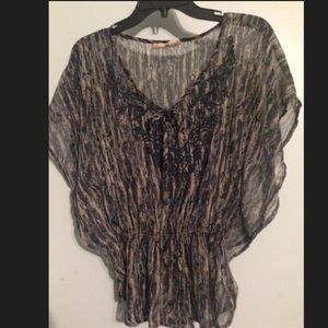 Top with cinched waist, flowy and very cute