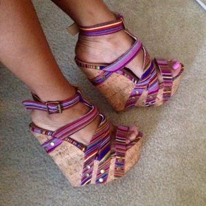 Strappy muli colored wedge