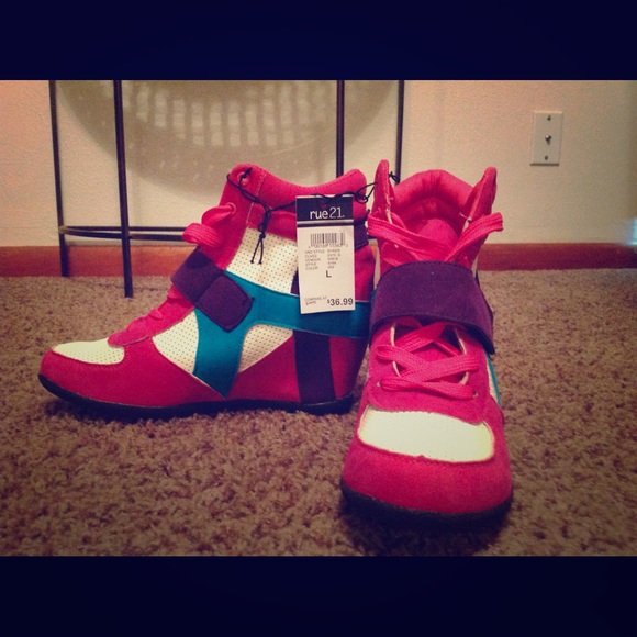 Rue 21 Round Toe LaceUp Wedge Hot Pink Sneakers L