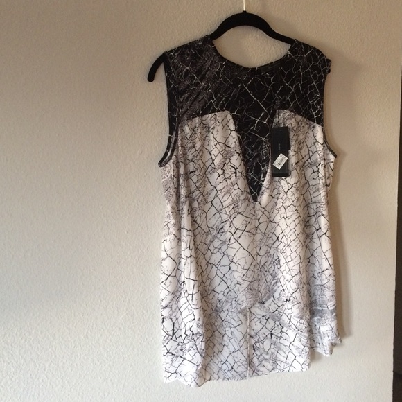 Bcbg marbled top size L new with tags!
