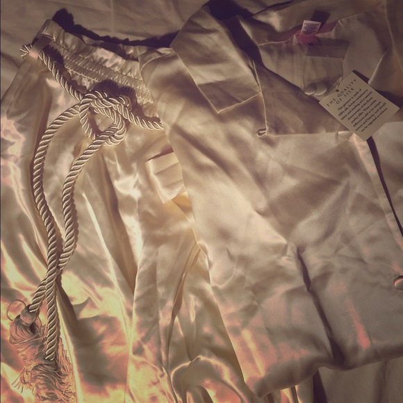 Victoras Secret Silk Luxury Set