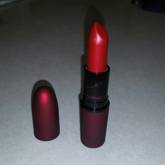 MAC Viva Glam Rihanna