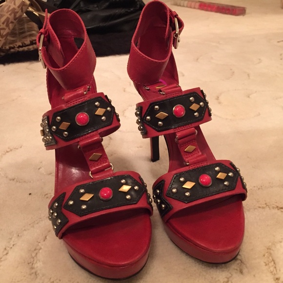 Red leather shoes - Picture 2 of 3