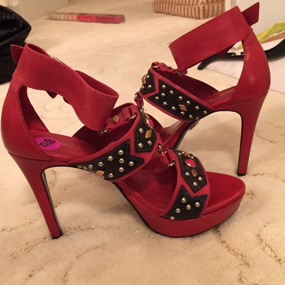 Red leather shoes - Picture 3 of 3