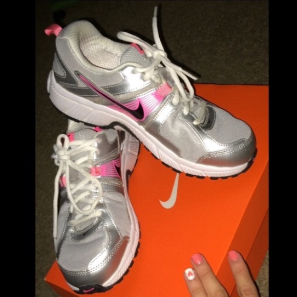 Nikes - Picture 2 of 2