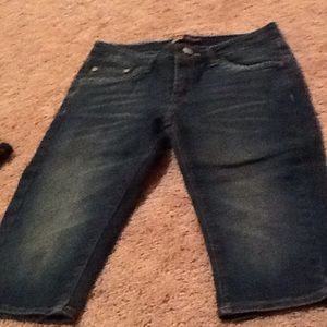 Cute Levi Bermuda Jean shorts !!!😃😃