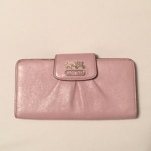Coach Wallet 💕HOST PICK💕