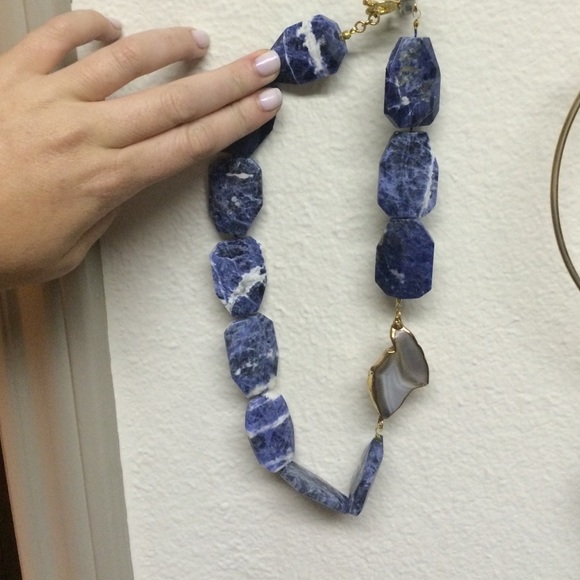 Blue stone short necklace