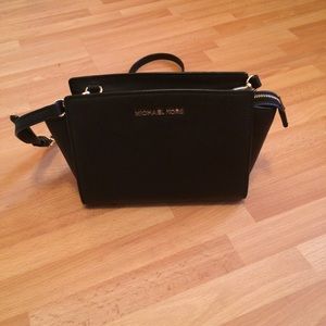 100% Authentic Medium Michael kors
